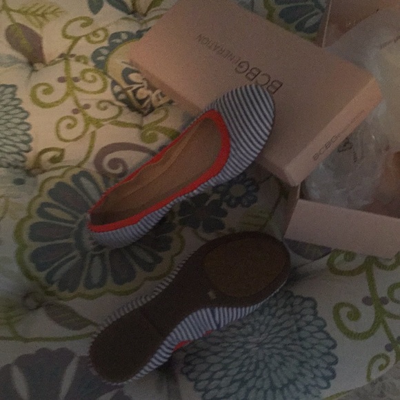 Flat shoes - Picture 2 of 2